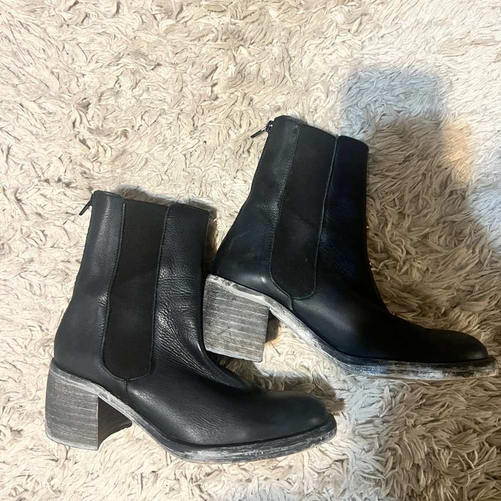 Free people essential Chelsea boot